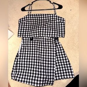 Two piece checkered set, great for the beach!
